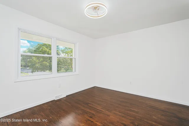 $829,999 | 28 Whittier Drive, Manalapan, NJ 07726