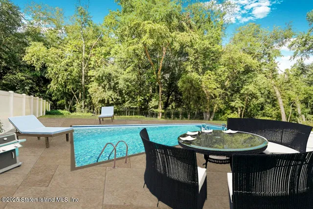 $829,999 | 28 Whittier Drive, Manalapan, NJ 07726