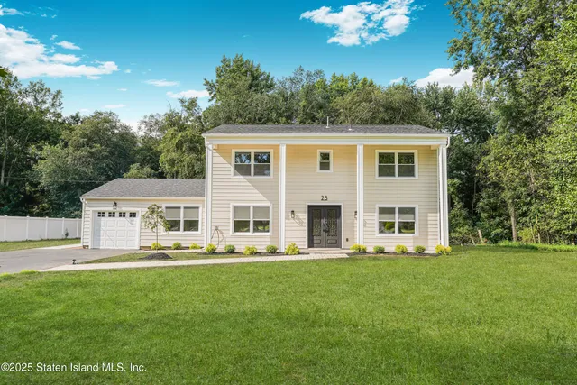 $829,999 | 28 Whittier Drive, Manalapan, NJ 07726