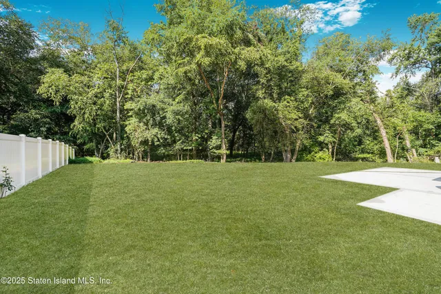 $829,999 | 28 Whittier Drive, Manalapan, NJ 07726