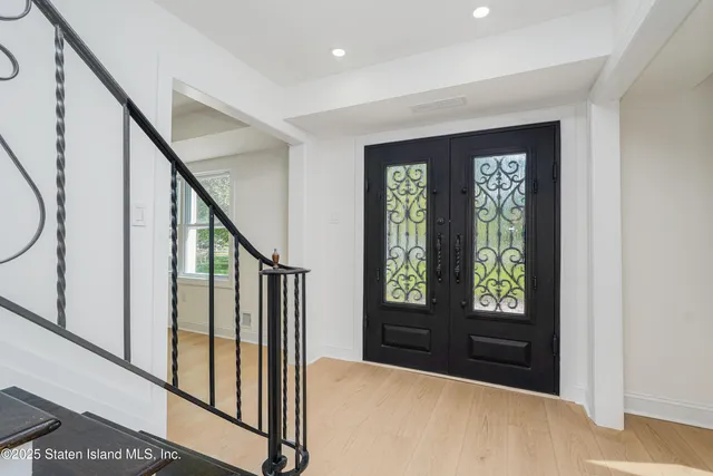 $829,999 | 28 Whittier Drive, Manalapan, NJ 07726