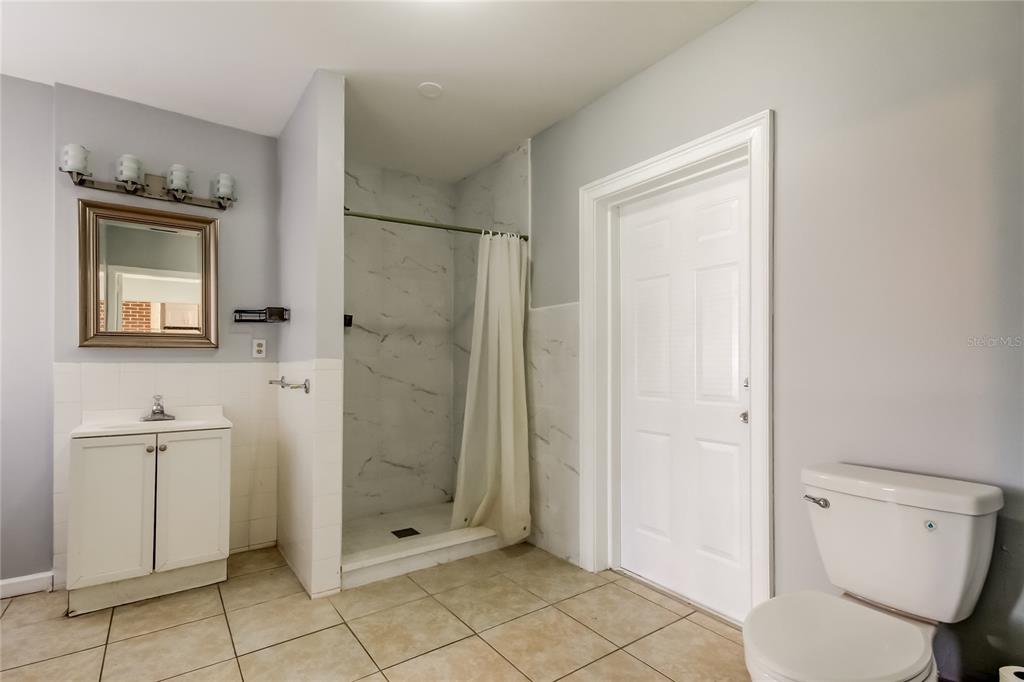 4412 Carlyle Road Tampa, FL 33615 - Photo 20 of 49 Primary En-Suite Bathroom