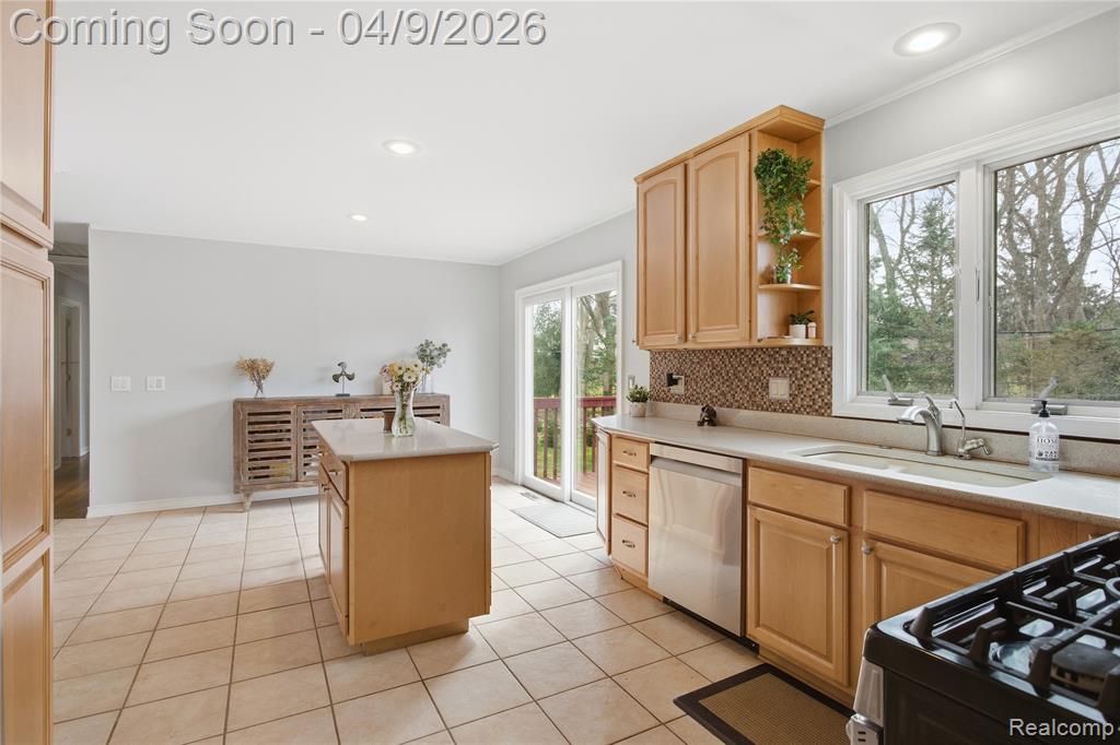138 Aintree Road Rochester, MI 48306 - Photo 5 of 19