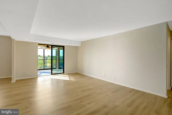 $2,350 | 5904 Mt Eagle Drive, Unit 812, Alexandria, VA 22303