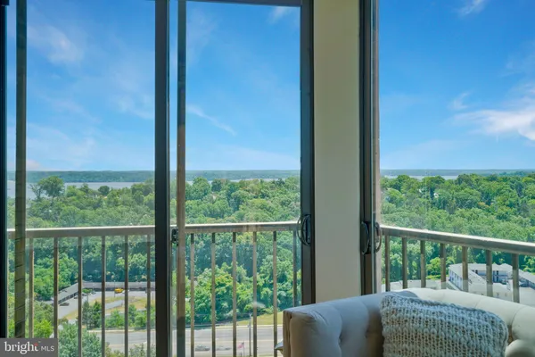 $2,350 | 5904 Mt Eagle Drive, Unit 812, Alexandria, VA 22303