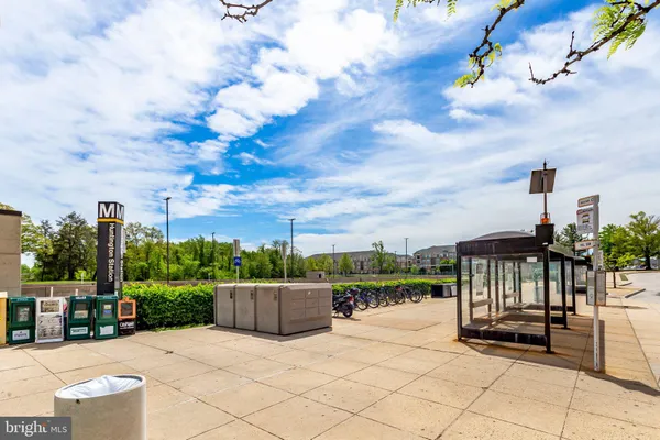 $2,350 | 5904 Mt Eagle Drive, Unit 812, Alexandria, VA 22303