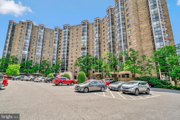 $2,350 | 5904 Mt Eagle Drive, Unit 812, Alexandria, VA 22303