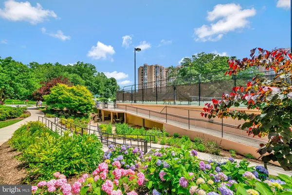 $2,350 | 5904 Mt Eagle Drive, Unit 812, Alexandria, VA 22303