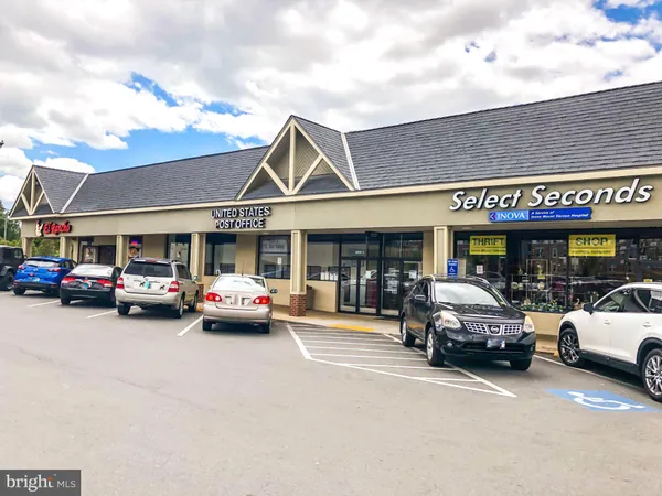 $2,350 | 5904 Mt Eagle Drive, Unit 812, Alexandria, VA 22303
