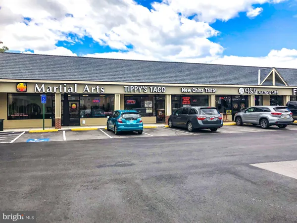 $2,350 | 5904 Mt Eagle Drive, Unit 812, Alexandria, VA 22303