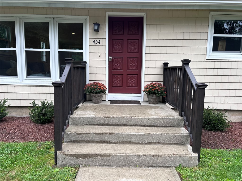 454 Read School House Road Coventry, RI 02816 - Photo 3 of 20