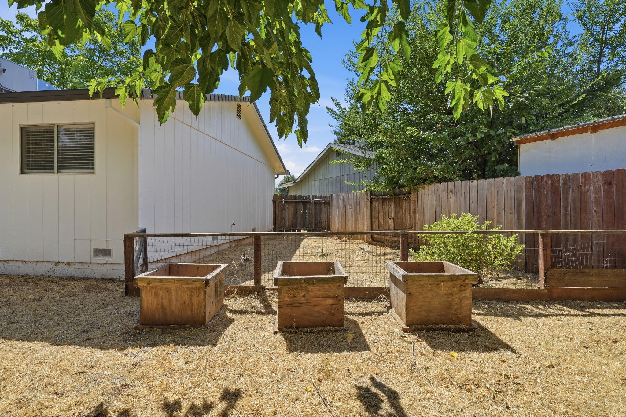 1134 Ruthie Lane Redding, CA 96002 - Photo 23 of 31 Backyard