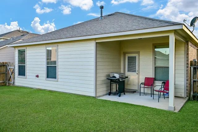 a view of an house with backyard space and garden
