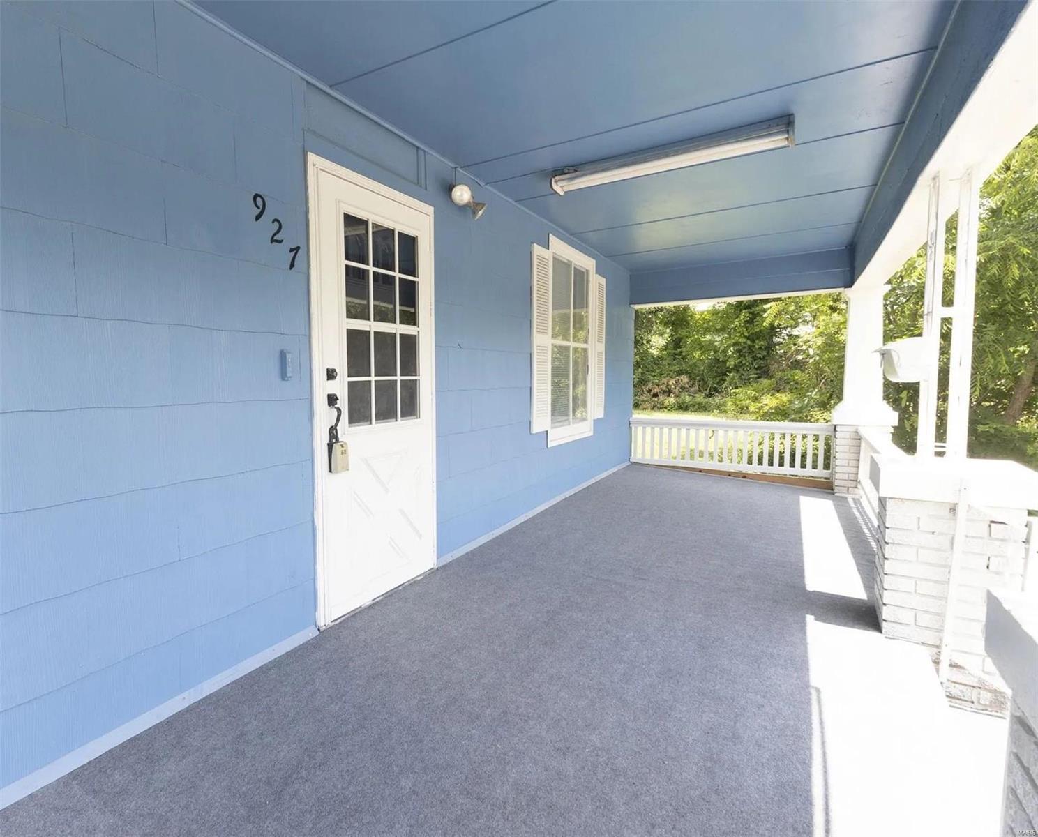 927 West End Place Moberly, MO 65270 - Photo 2 of 20