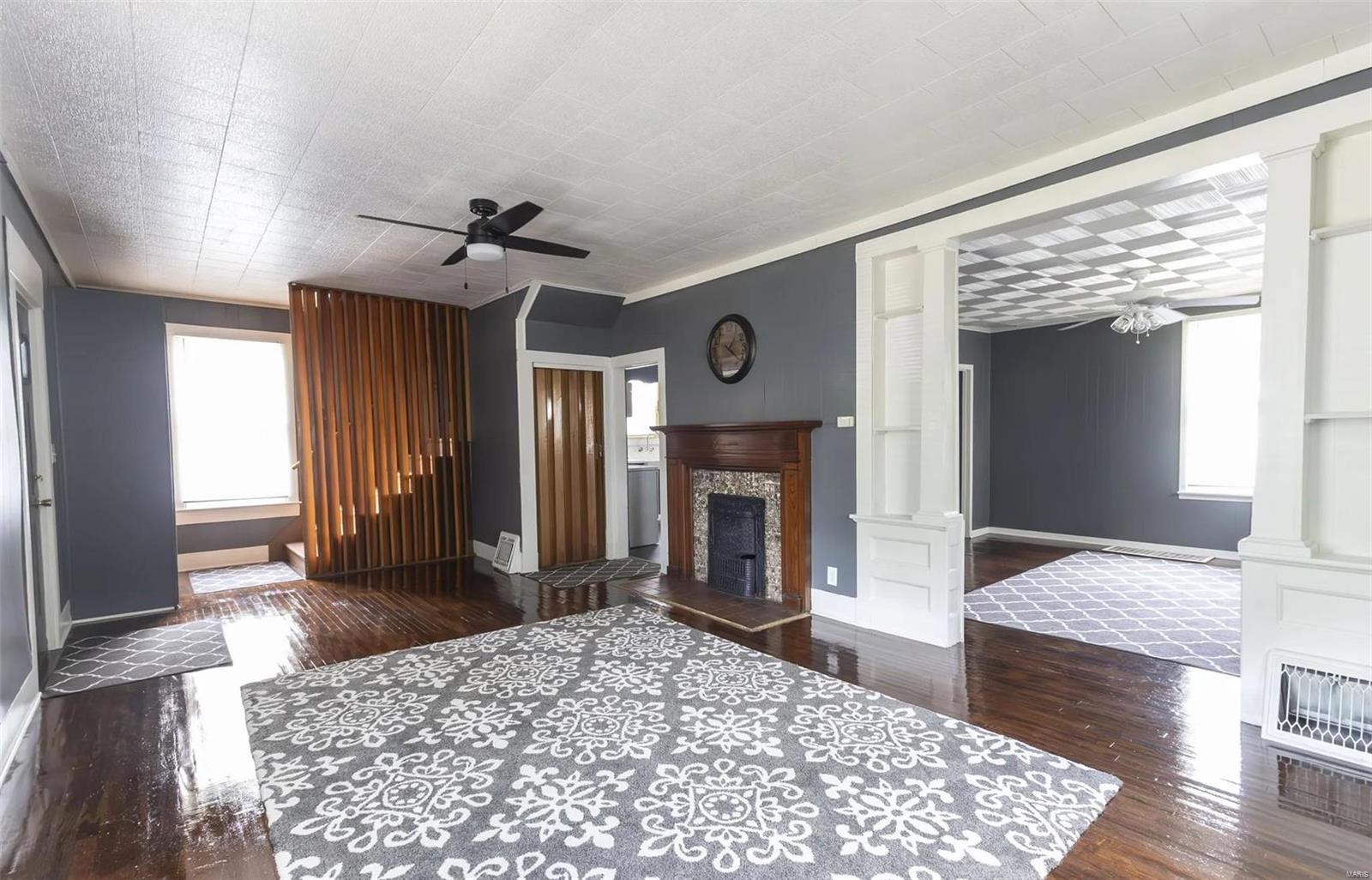 927 West End Place Moberly, MO 65270 - Photo 3 of 20