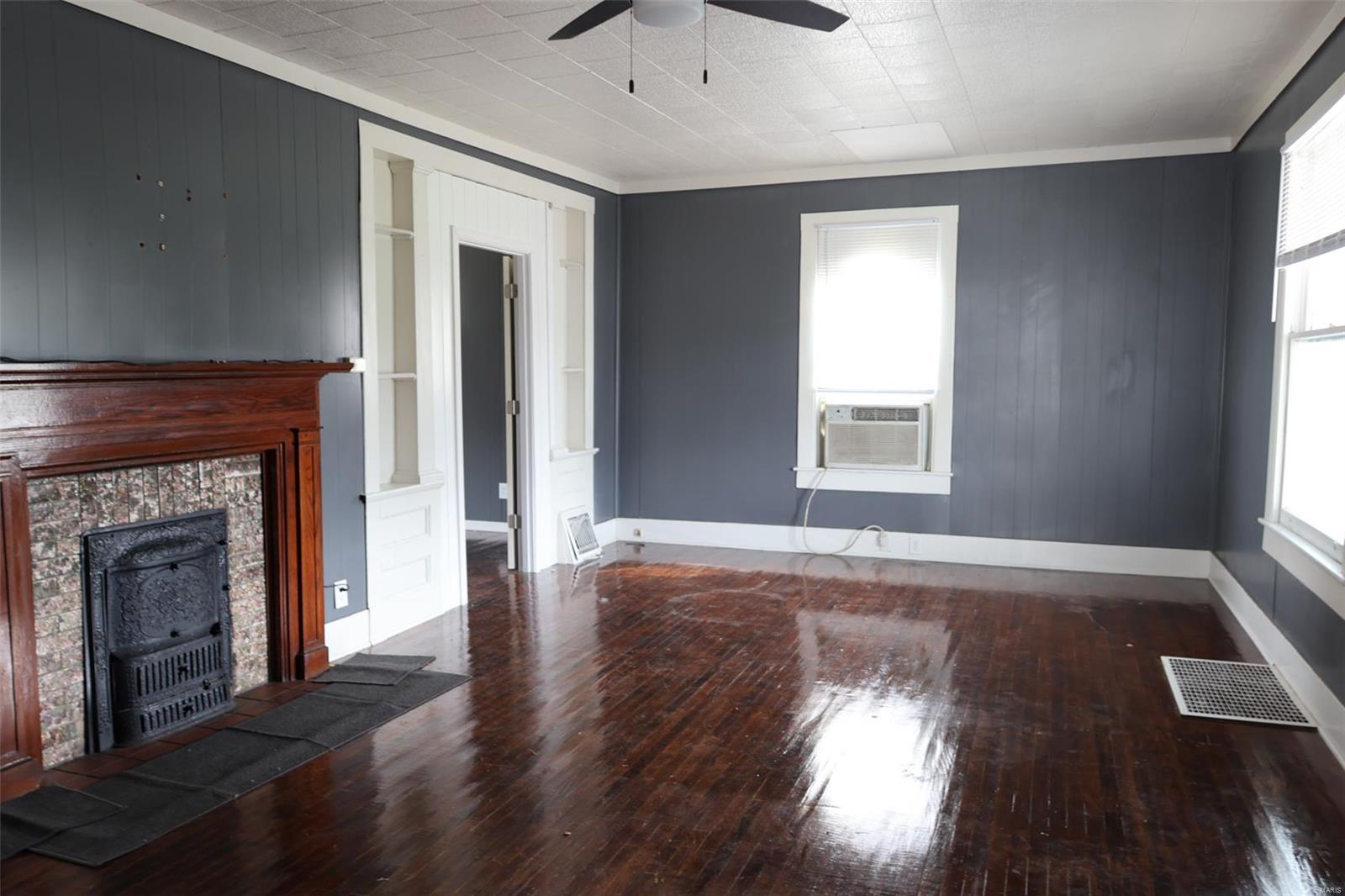 927 West End Place Moberly, MO 65270 - Photo 4 of 20