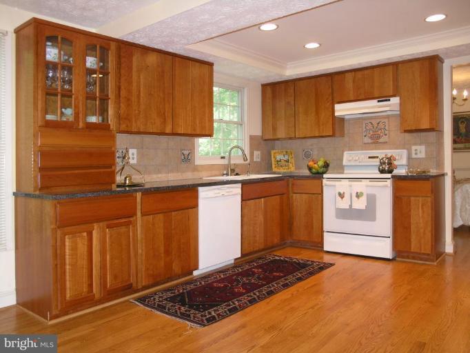 12611 Bayard Drive Reston, VA 20191 - Photo 12 of 30 Kitchen