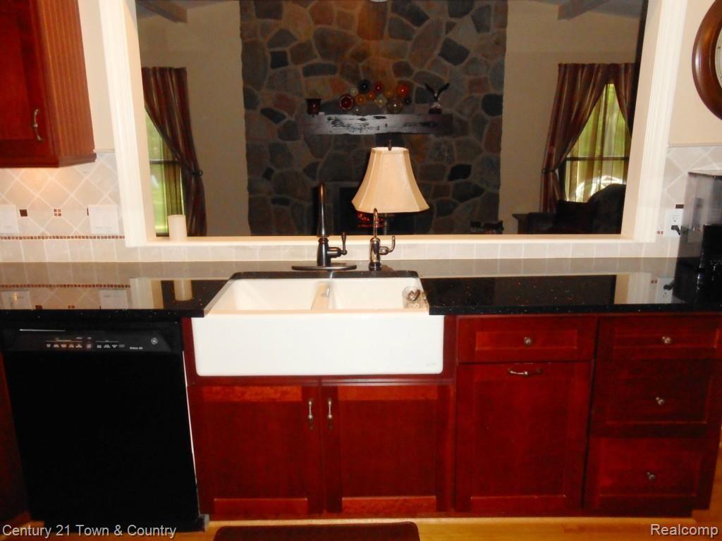 2953 Leyton Court Rochester, MI 48306 - Photo 8 of 54 Kit 6.jpg