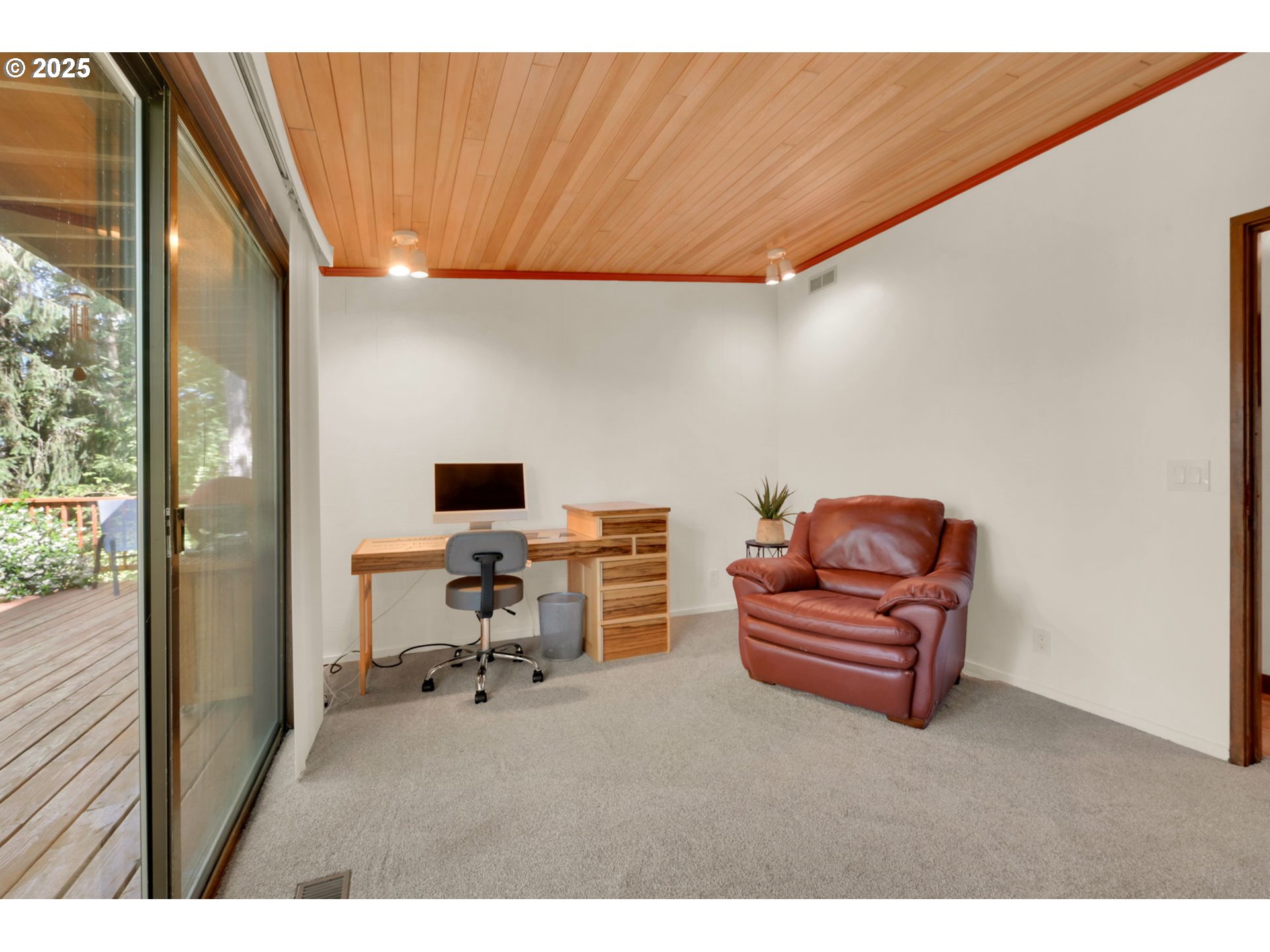 28291 Gimpl Hill Road Eugene, OR 97402 - Photo 11 of 44 Gallery Image 11