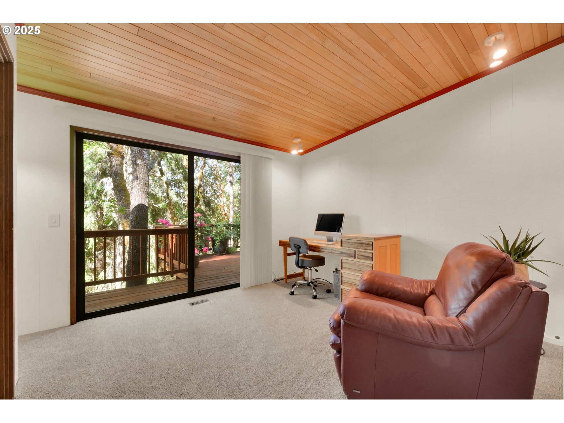 28291 Gimpl Hill Road Eugene, OR 97402 - Photo 12 of 44 Gallery Image 12