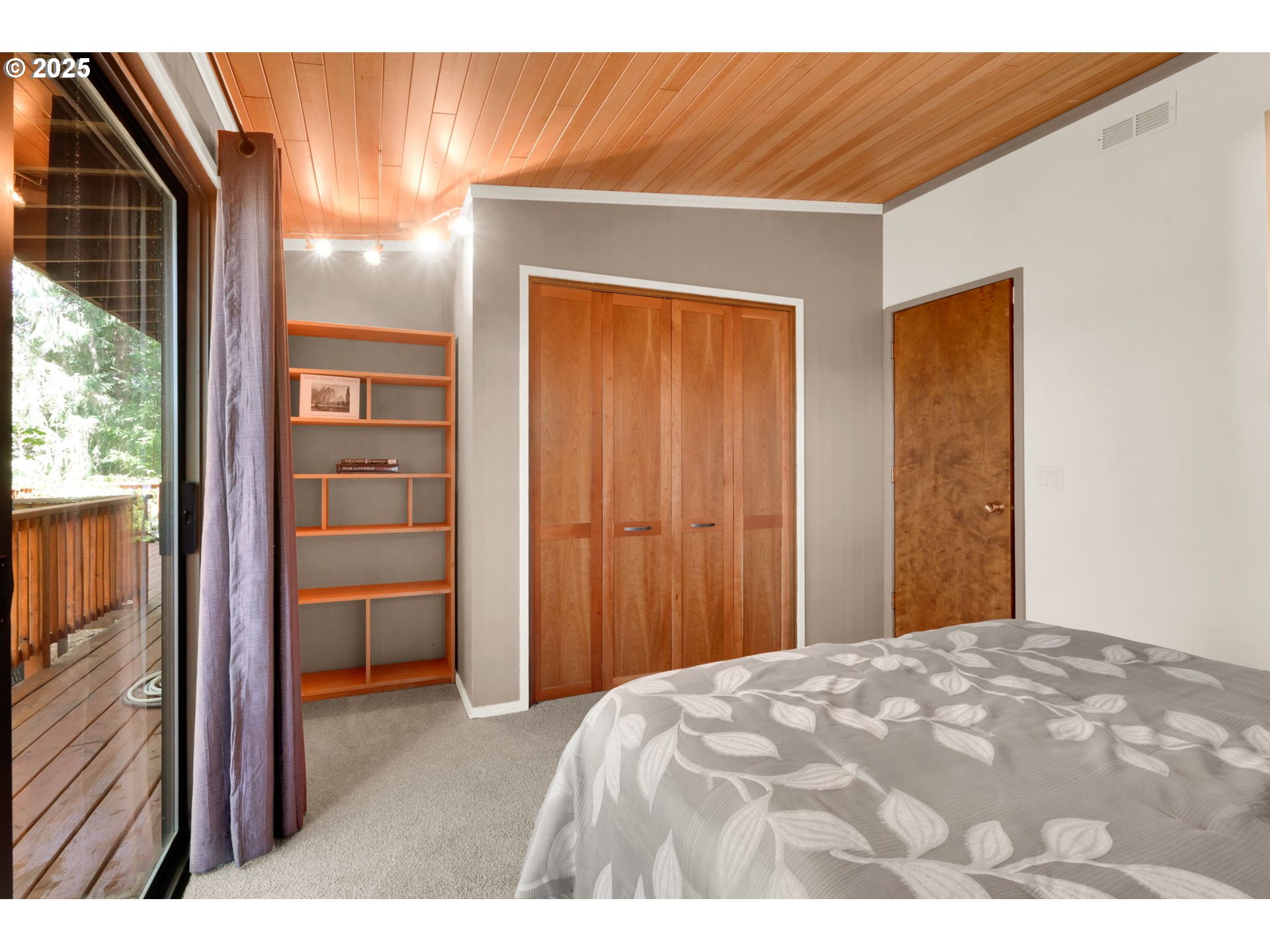 28291 Gimpl Hill Road Eugene, OR 97402 - Photo 14 of 44 Gallery Image 14
