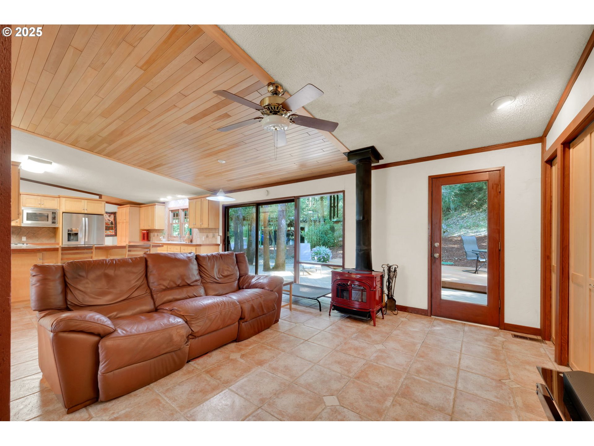 28291 Gimpl Hill Road Eugene, OR 97402 - Photo 6 of 44 Gallery Image 6