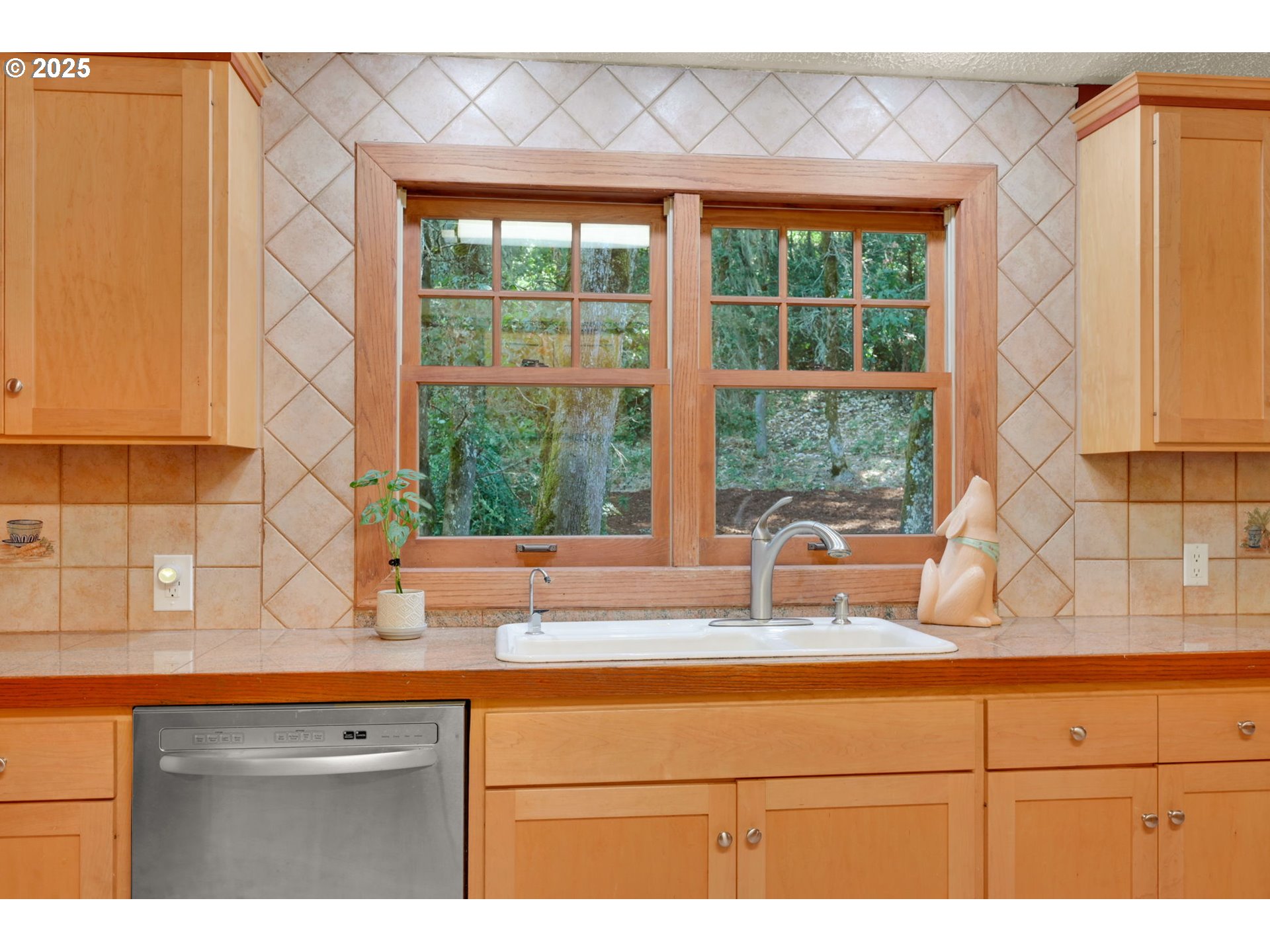 28291 Gimpl Hill Road Eugene, OR 97402 - Photo 7 of 44 Gallery Image 7