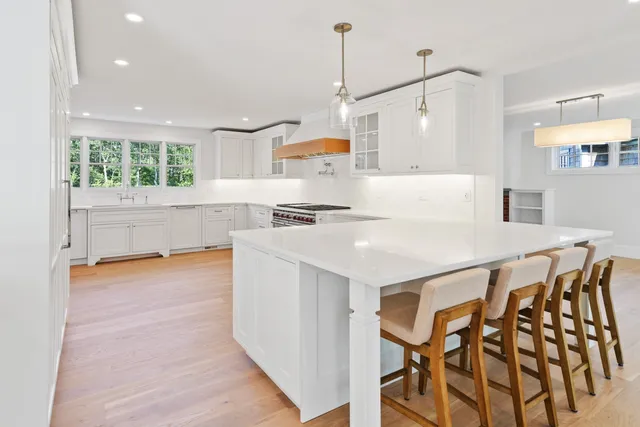 $7,950,000 | 6 Jane's Cove Road, Edgartown, MA 02539