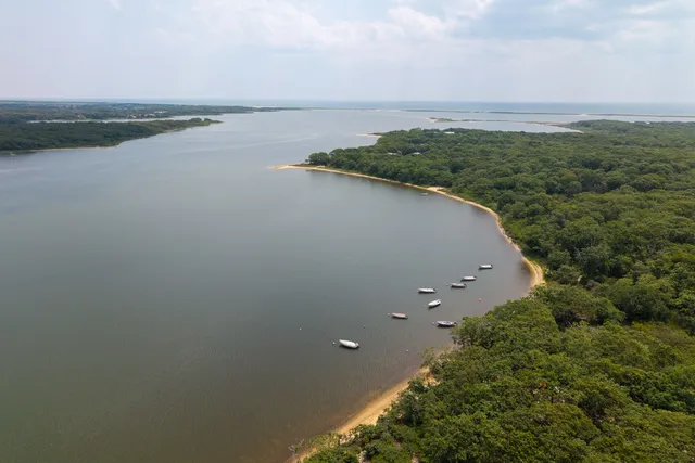 $7,950,000 | 6 Jane's Cove Road, Edgartown, MA 02539