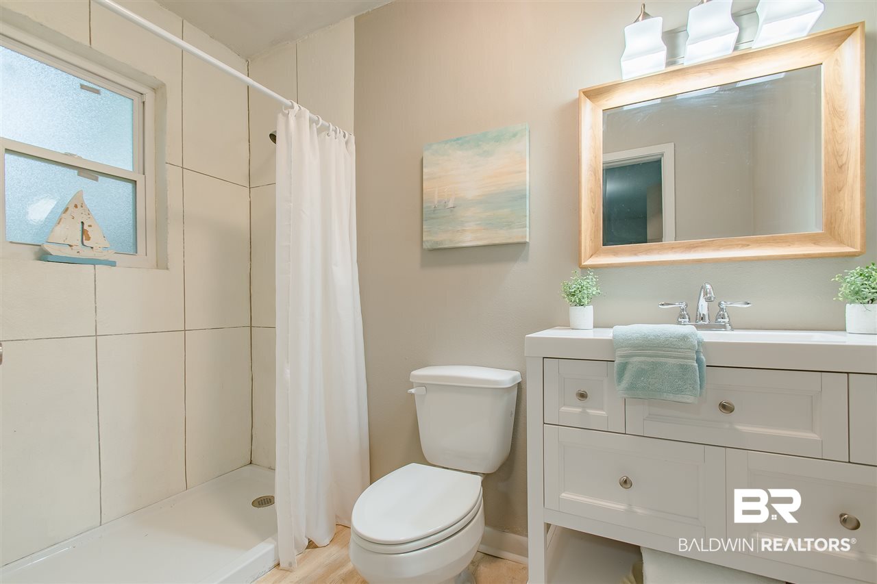 18653 Twin Beech Road South Fairhope, AL 36532 - Photo 13 of 21 Master Bathroom