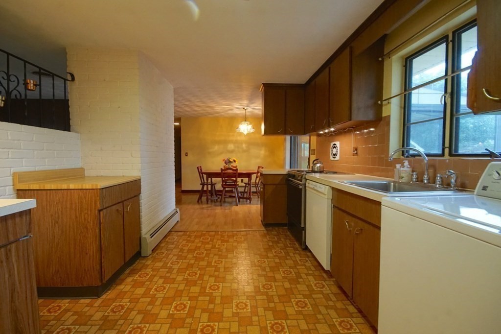 60 Amherst Road Beverly, MA 01915 - Photo 8 of 32 Gallery Image 8
