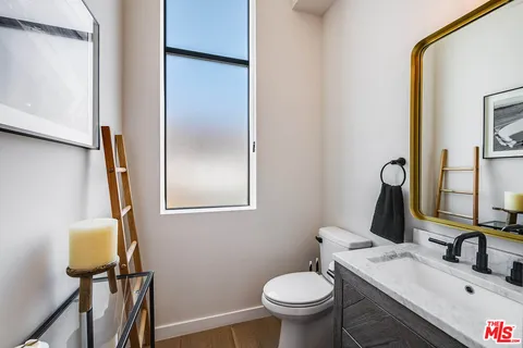 $1,599,000 | 4425 North Studio Place, Studio City, CA 91602