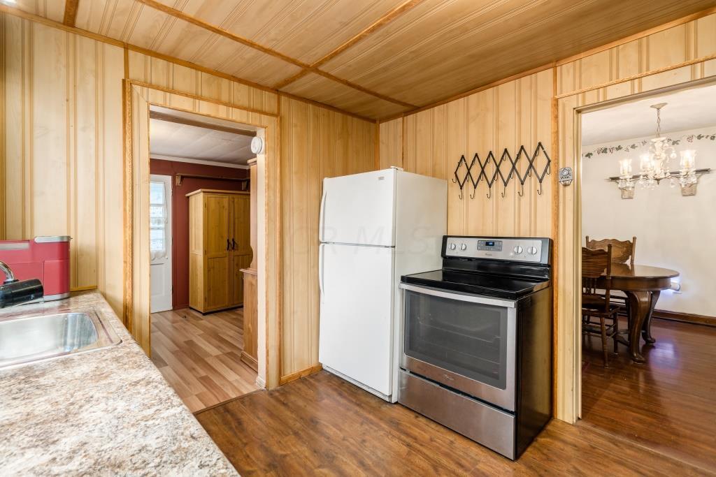 2207 Ferris Road Columbus, OH 43224 - Photo 13 of 24 013 Large Kitchen