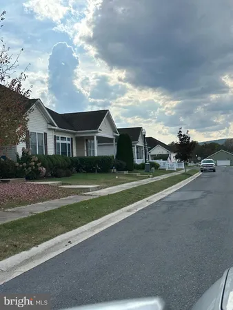 a view of house with a yard