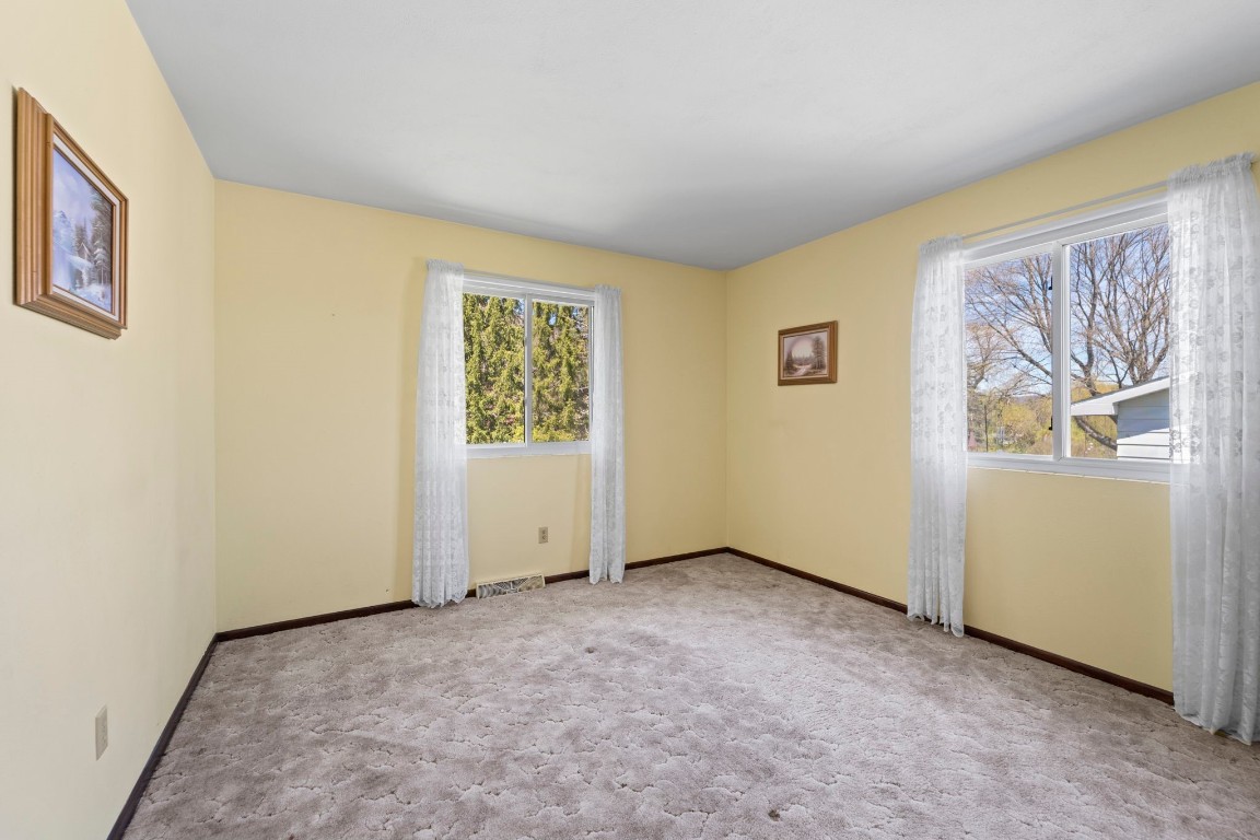 910 Jeanette Road Endicott, NY 13760 - Photo 17 of 32 Gallery Image 17