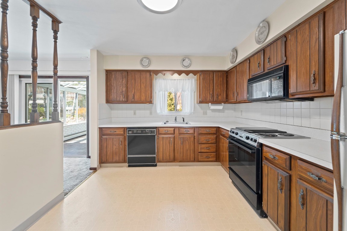 910 Jeanette Road Endicott, NY 13760 - Photo 6 of 32 Gallery Image 6