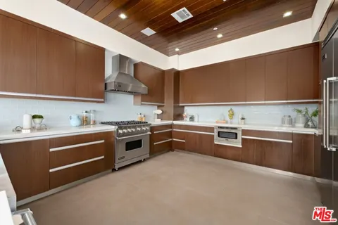 $4,995,000 | 17713 Posetano Road, Pacific Palisades, CA 90272