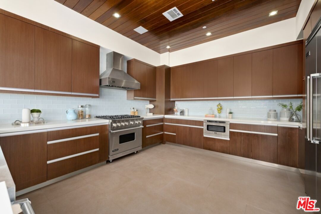 17713 Posetano Road Pacific Palisades, CA 90272 - Photo 7 of 24