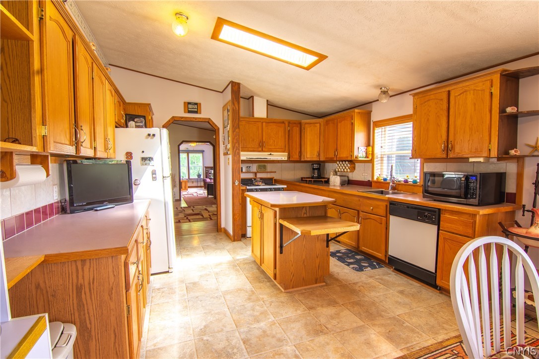 28 Hawthorne Road Schroeppel, NY 13069 - Photo 13 of 34