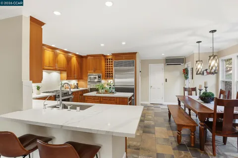 $1,999,000 | 4 Corte Santa Clara, Moraga, CA 94556