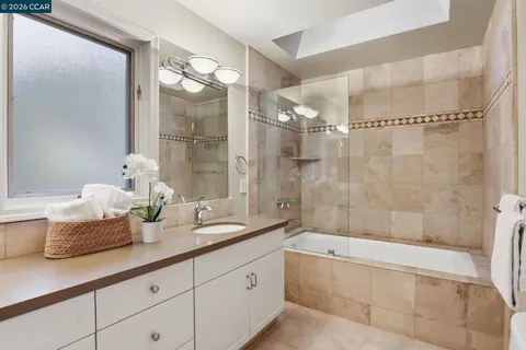 $1,999,000 | 4 Corte Santa Clara, Moraga, CA 94556