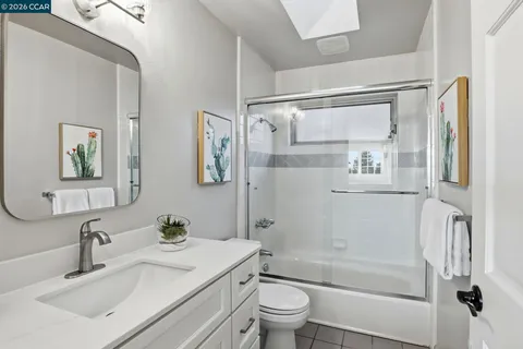 $1,999,000 | 4 Corte Santa Clara, Moraga, CA 94556