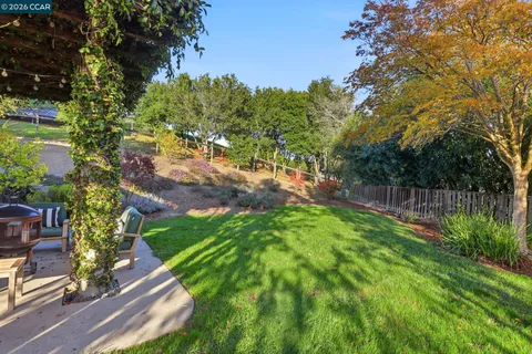 $1,999,000 | 4 Corte Santa Clara, Moraga, CA 94556