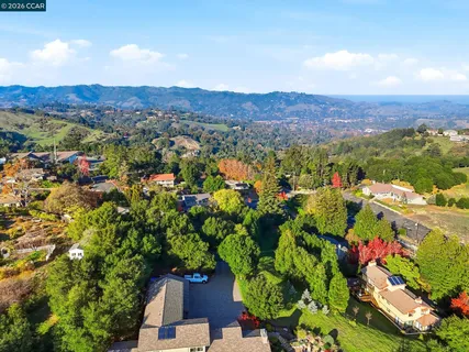 $1,999,000 | 4 Corte Santa Clara, Moraga, CA 94556
