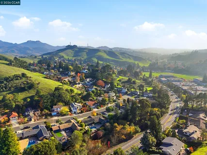 $1,999,000 | 4 Corte Santa Clara, Moraga, CA 94556