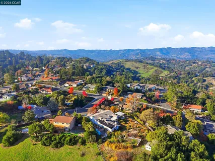 $1,999,000 | 4 Corte Santa Clara, Moraga, CA 94556