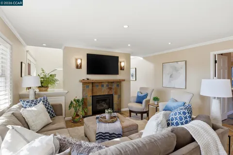 $1,999,000 | 4 Corte Santa Clara, Moraga, CA 94556