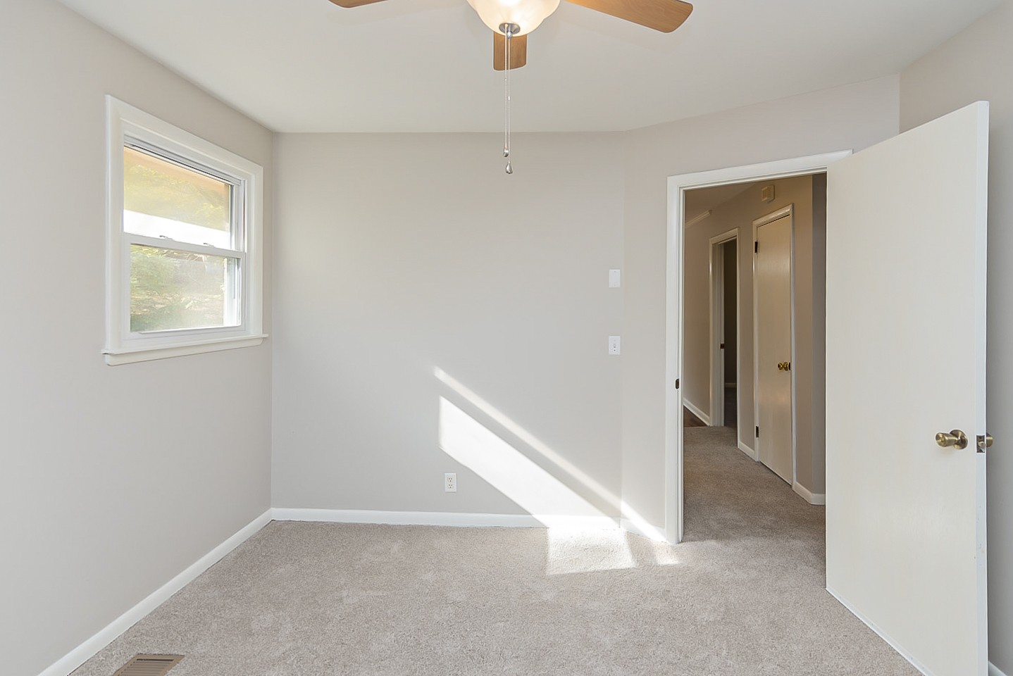 3121 Boulder Park Drive Nashville, TN 37214 - Photo 11 of 20 an empty room with windows and closet