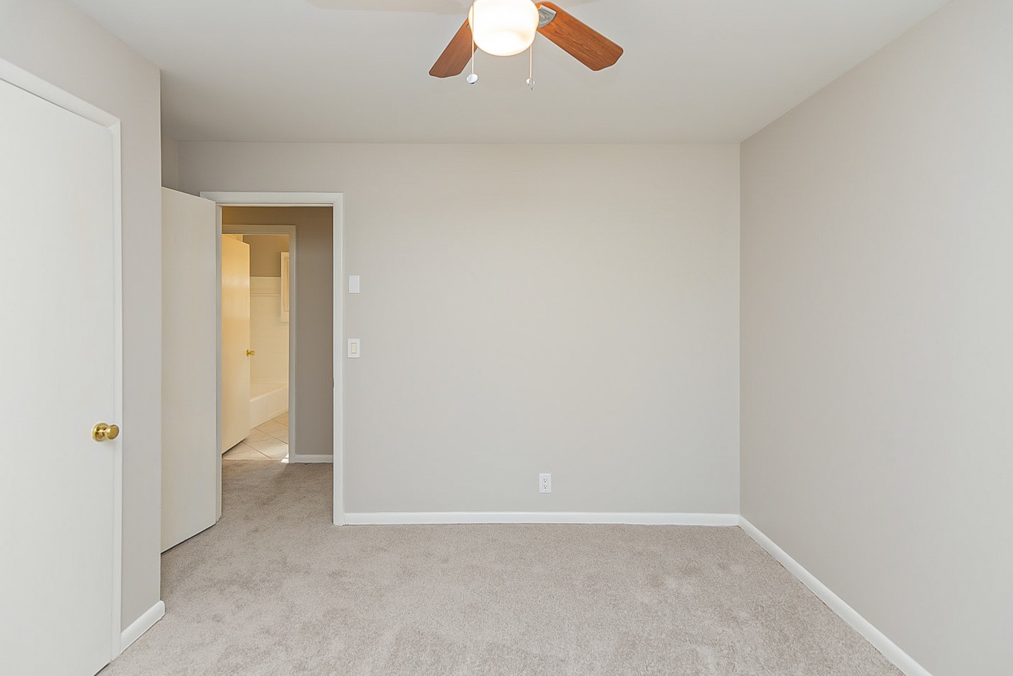 3121 Boulder Park Drive Nashville, TN 37214 - Photo 12 of 20 an empty room with a window and a ceiling fan
