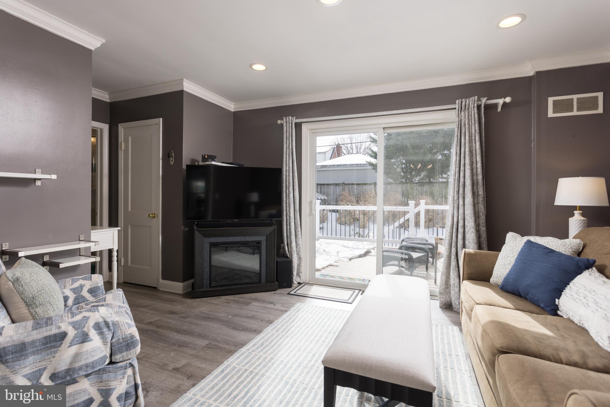 625 Dunkirk Road Baltimore, MD 21212 - Photo 14 of 39 Cozy living space with modern charm.